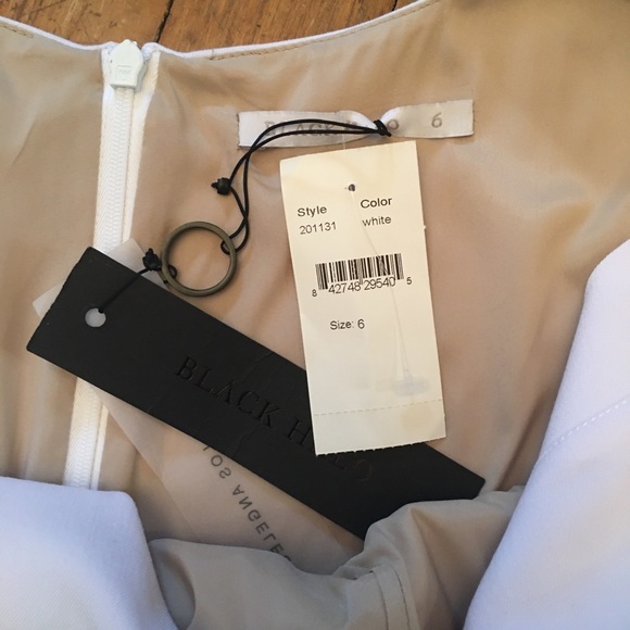 Black Halo Jackie Cap-Sleeve Wide- Leg Jumpsuit - Picture 3 of 14